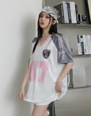 甜酷風蝴蝶結V領T-SHIRT