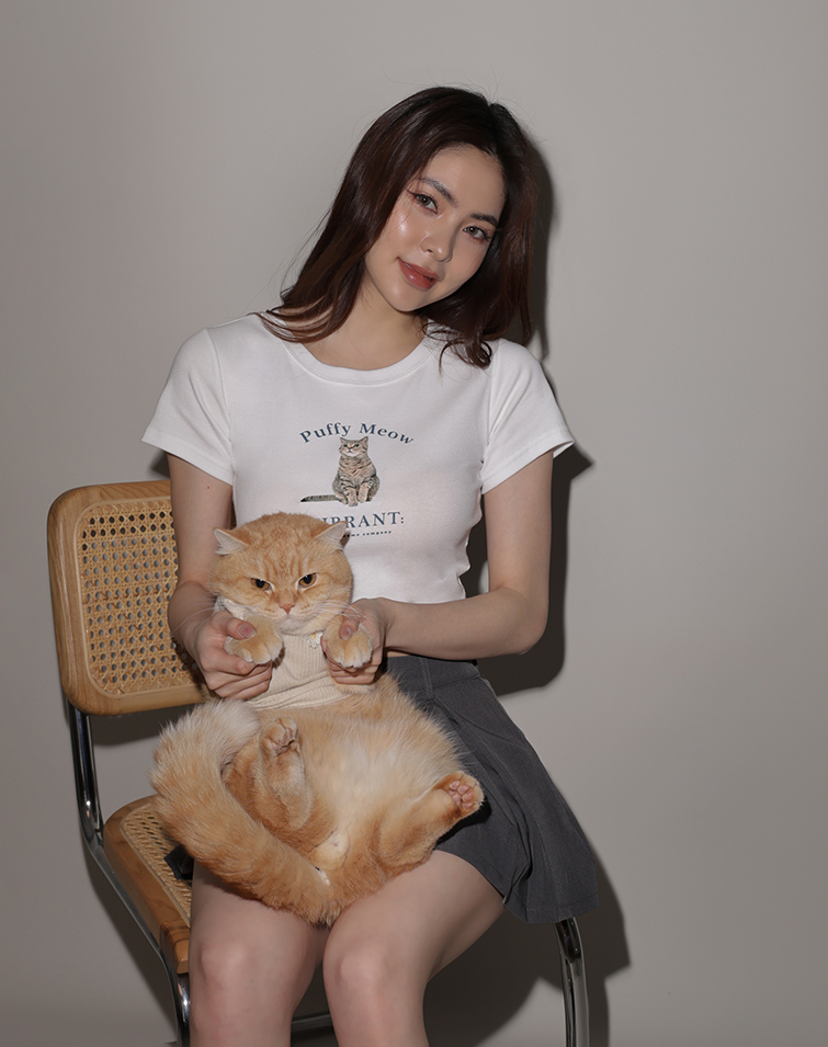 圓領抬頭小貓上衣