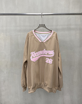 繽紛字母繡拼色大學T