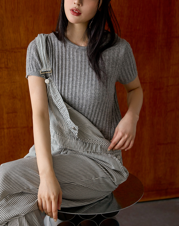 素雅坑條針織上衣