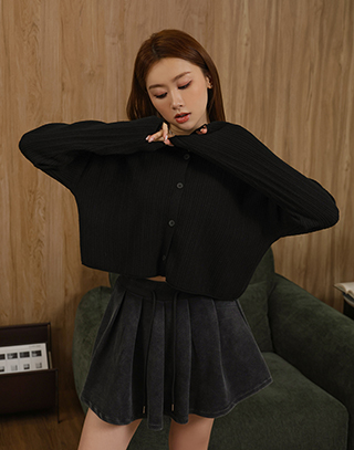 親膚純色坑紋針織外套