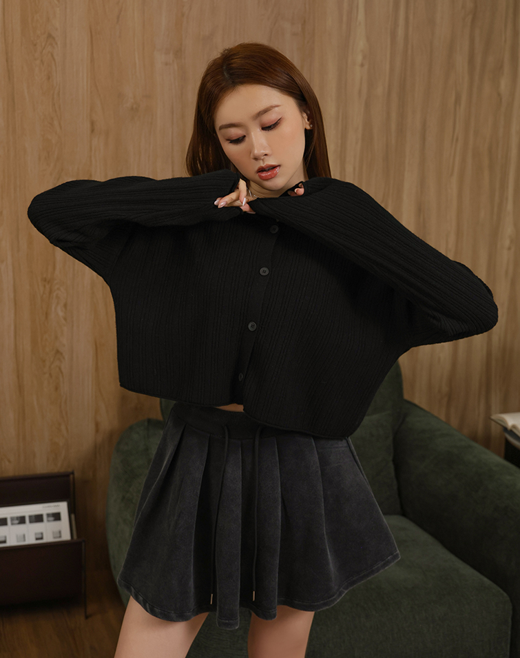 親膚純色坑紋針織外套