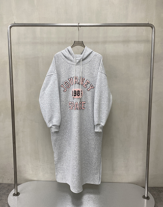 熊寶寶捲Q毛刺繡柔挺太空棉連帽洋裝