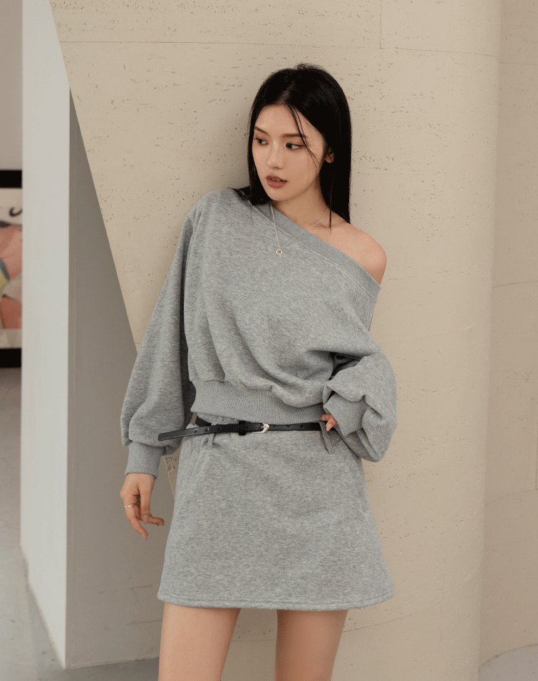 慵懶斜肩皮帶造型套裝