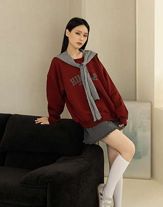 潮感玩色字母披肩大學T