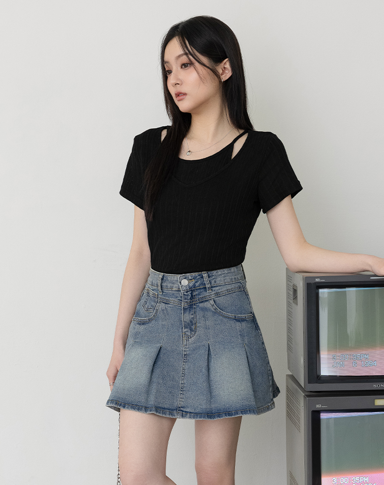 精緻鎖骨線假兩件坑紋上衣