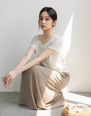 精緻鎖骨線假兩件坑紋上衣