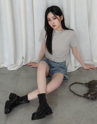 MIT藏肉修身羅紋中高領短袖上衣