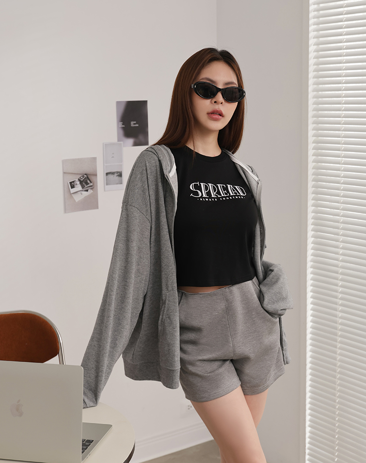 簡約SPREAD印花短袖上衣