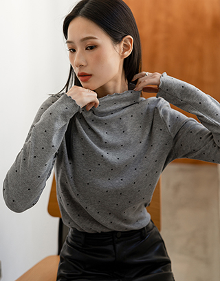 摩登波點高領捲邊上衣