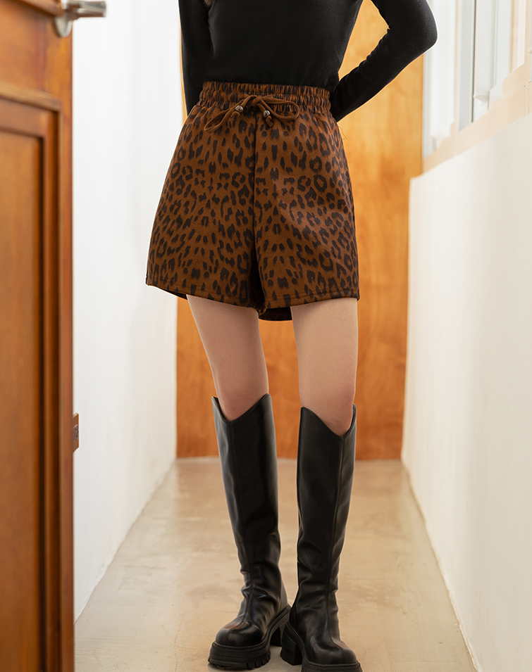 暖絨豹紋休閒短褲