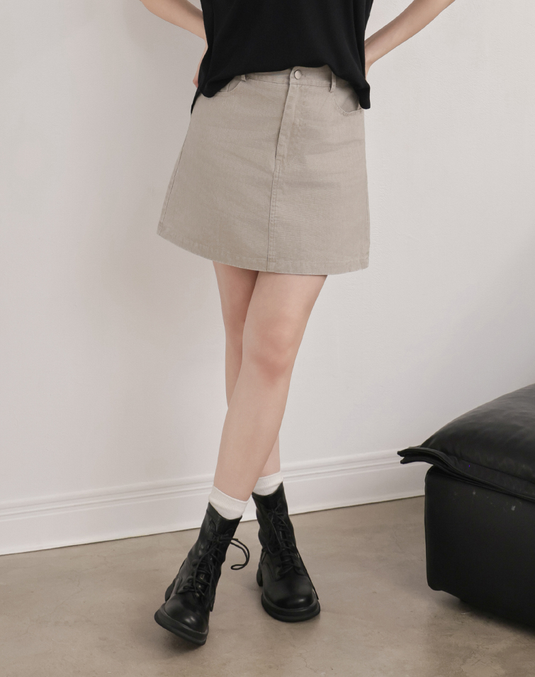 柔霧感超模比例短裙