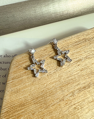 簍空星星小碎鑽耳環